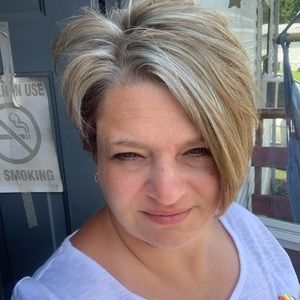 Meet your Posher, Angie